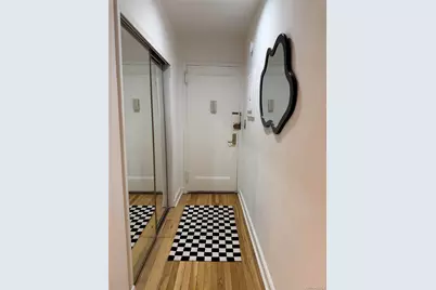 3 Town House Place #3c, Great Neck, NY 11021 - Photo 4