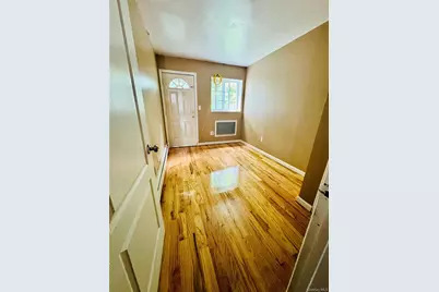 18915 117th Road #2nd fl, Saint Albans, NY 11412 - Photo 2