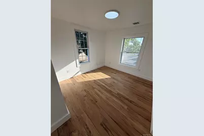 227 N Railroad Avenue, Babylon, NY 11702 - Photo 12