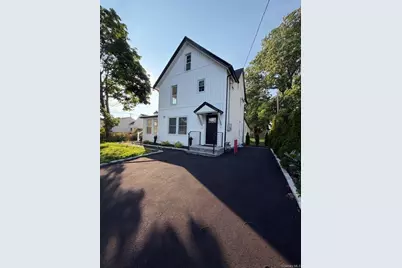 227 N Railroad Avenue, Babylon, NY 11702 - Photo 2