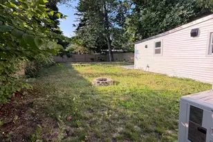 227 N Railroad Ave, Babylon, NY 11702 - Photo 14