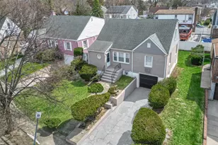 5 Hawthorne Ln, Valley Stream, NY 11581 - Photo 2