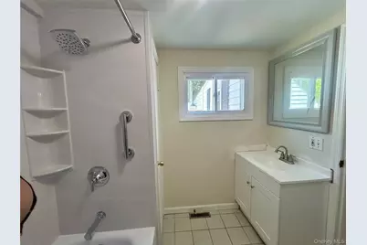 [Address not provided], Holtsville, NY 11742 - Photo 12