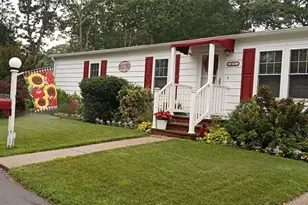 1661 Old Country Rd, Riverhead, NY 11901 - Photo 2