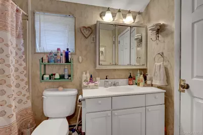 105 Madison Avenue, Brentwood, NY 11717 - Photo 20