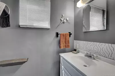 105 Madison Avenue, Brentwood, NY 11717 - Photo 16