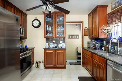 131 Euston Road S, West Hempstead, NY 11552 - Photo 18
