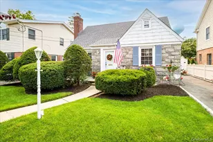 131 Euston Rd S, West Hempstead, NY 11552 - Photo 2