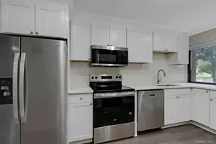 197 Sierra Vista Ln, Valley Cottage, NY 10989 - Photo 4