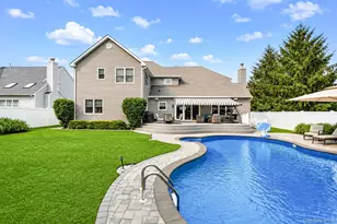 70 Summerfield Dr, Holtsville, NY 11742 - Photo 38