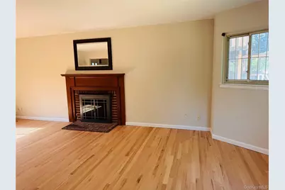 561 Center Dyre Avenue, West Islip, NY 11795 - Photo 10