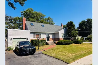 561 Center Dyre Avenue, West Islip, NY 11795 - Photo 2