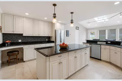 23 Wildwood Lane, Greenvale, NY 11548 - Photo 8