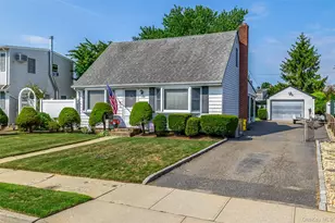 190 Cottage Blvd, Hicksville, NY 11801 - Photo 2
