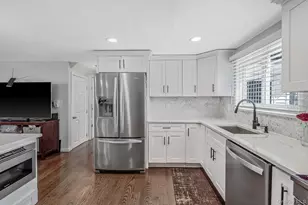 27 Galaxie Ln, Selden, NY 11784 - Photo 12