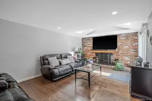 27 Galaxie Ln, Selden, NY 11784 - Photo 14