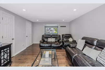 27 Galaxie Lane, Selden, NY 11784 - Photo 16