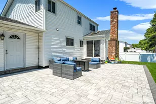 27 Galaxie Ln, Selden, NY 11784 - Photo 4