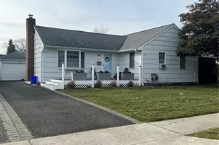 56 Nehring Ave, Babylon, NY 11702 - Photo 8