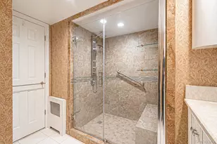 527 Brooklyn Blvd, Brightwaters, NY 11718 - Photo 22