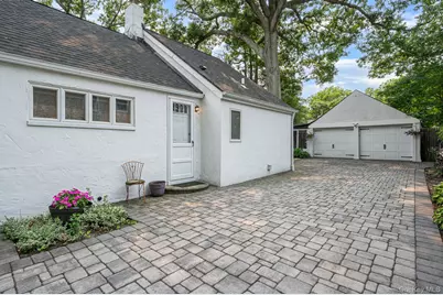 527 Brooklyn Boulevard, Brightwaters, NY 11718 - Photo 34