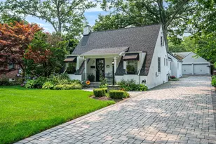 527 Brooklyn Blvd, Brightwaters, NY 11718 - Photo 2