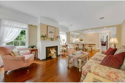 527 Brooklyn Boulevard, Brightwaters, NY 11718 - Photo 6