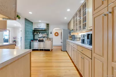 230 W Islip Road, West Islip, NY 11795 - Photo 22