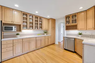 230 W Islip Rd, West Islip, NY 11795 - Photo 20