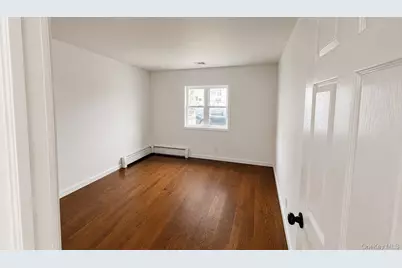51 E Hollywood Avenue, Lindenhurst, NY 11757 - Photo 24