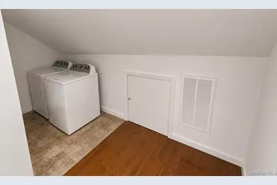 51 E Hollywood Avenue, Lindenhurst, NY 11757 - Photo 8