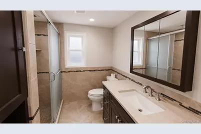 51 E Hollywood Avenue, Lindenhurst, NY 11757 - Photo 18