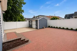 51 E Hollywood Ave, Lindenhurst, NY 11757 - Photo 16