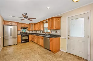 578 Patterson St, East Meadow, NY 11554 - Photo 10