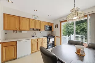 32 Van Zandt Dr, Pearl River, NY 10965 - Photo 10