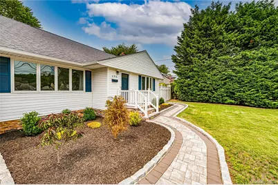696 Peter Paul Drive, West Islip, NY 11795 - Photo 2