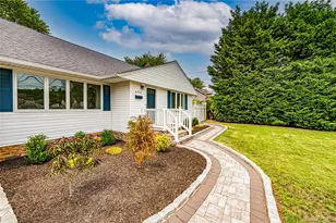 696 Peter Paul Dr, West Islip, NY 11795 - Photo 2