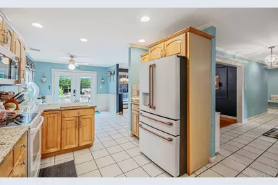 1010 Sipp Avenue, Medford, NY 11763 - Photo 10