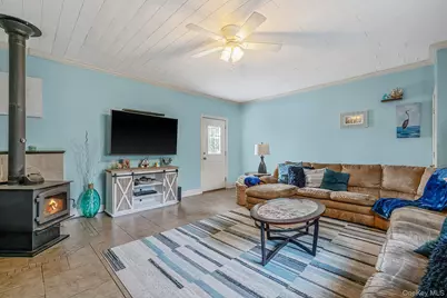 1010 Sipp Avenue, Medford, NY 11763 - Photo 14