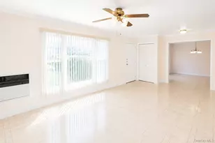43 Plainedge Dr, Bethpage, NY 11714 - Photo 8