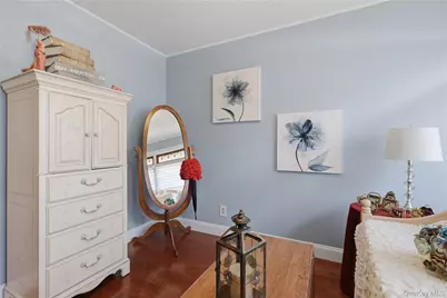 109 Doncaster Road, Malverne, NY 11565 - Photo 22
