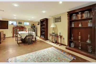 650 Bryant Avenue, Roslyn, NY 11576 - Photo 12