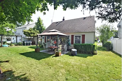 48 Barnyard Lane, Levittown, NY 11756 - Photo 14