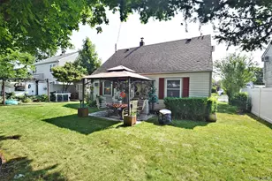 48 Barnyard Ln, Levittown, NY 11756 - Photo 14