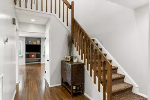 9 Pleasant Ln, Bay Shore, NY 11706 - Photo 2