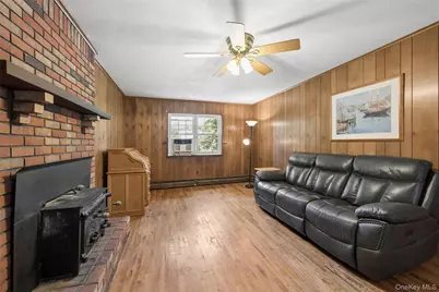 49 Old Town Lane, Huntington, NY 11743 - Photo 18