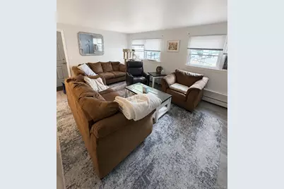 272 Davenport, Lindenhurst, NY 11757 - Photo 4