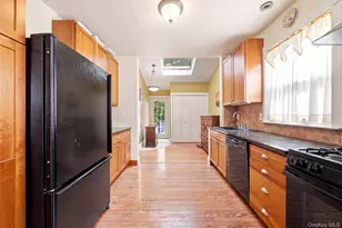 100 Elm St, Islip, NY 11751 - Photo 14