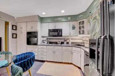 6 Hilton Court, Huntington, NY 11743 - Photo 8