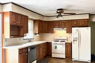 36 Orange St, Central Islip, NY 11722 - Photo 4